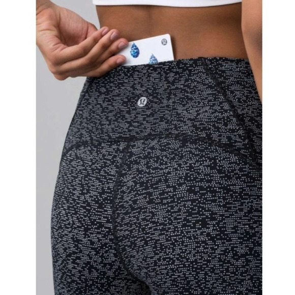 Lululemon Train Times Crop 17 inches Soundwave White Black / Black Polka Dots 10 - Picture 5 of 13
